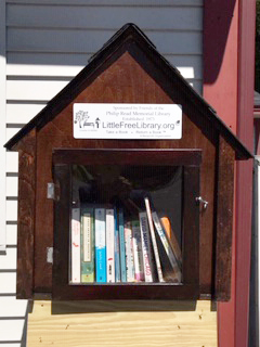 Photo of the Little Free Library at the Plainfield NH Country Store