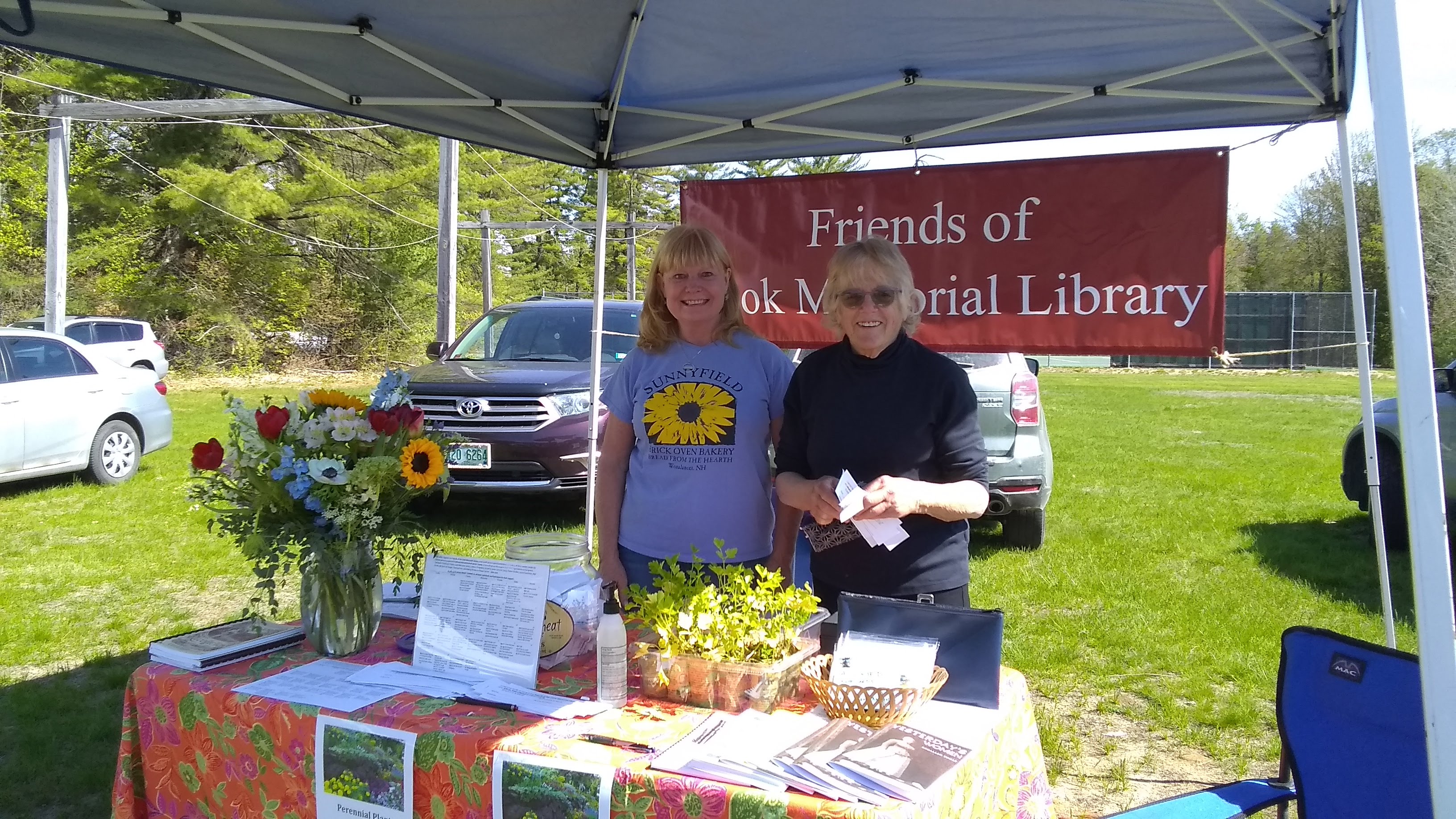 photo of Friends of Cook Memorial Library at Tamworth Farmers' Market, 2021