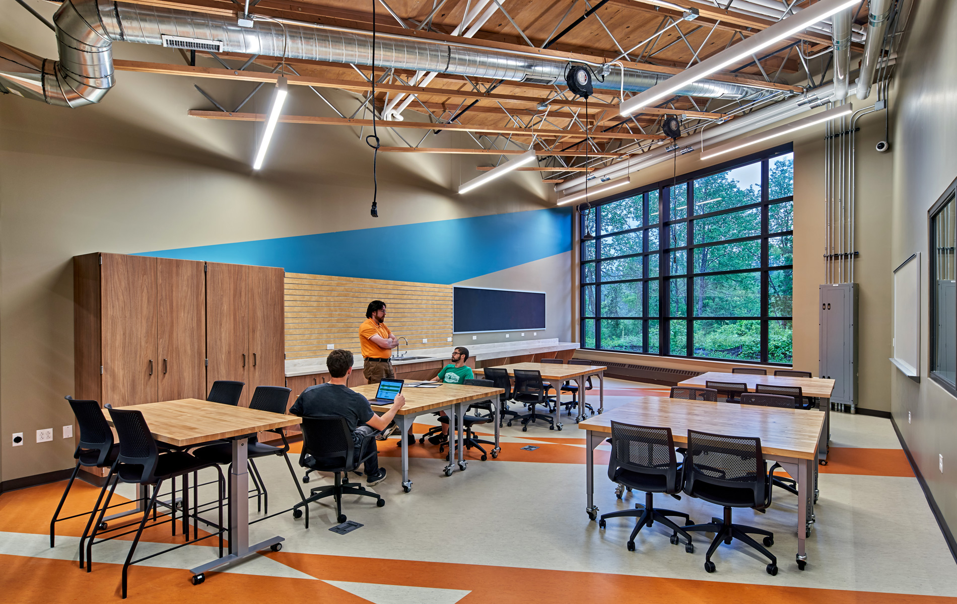 Image of the Interior of the library showing the Idea Lab space